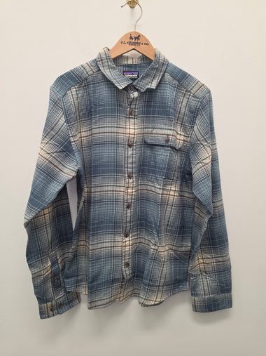 Men's Patagonia | Fjord Lightweight Flannel Shirt | Melting Ombre: Summit Blue