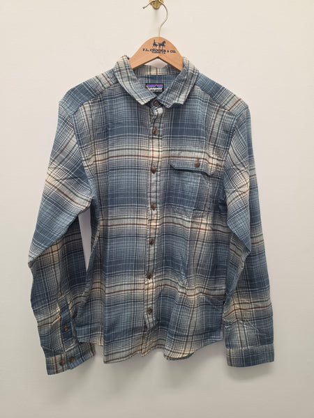 Men's Patagonia | Fjord Lightweight Flannel Shirt | Melting Ombre: Summit Blue