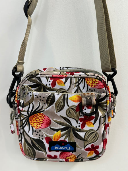 Women's Kavu | Globetrot Bag | Tropifloral