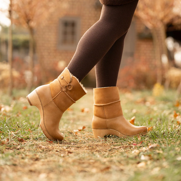 Women's Dansko | Lillith Boot | Honey