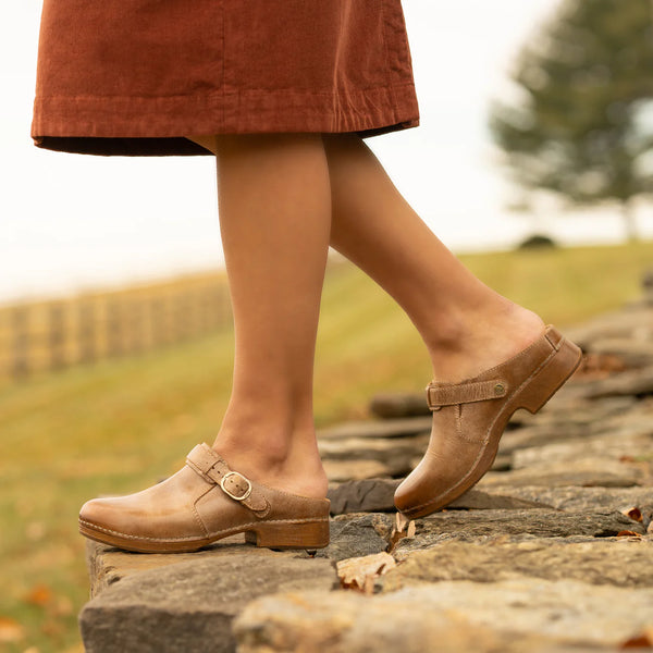 Women's Dansko | Millie Waxy Brush Off | Tan