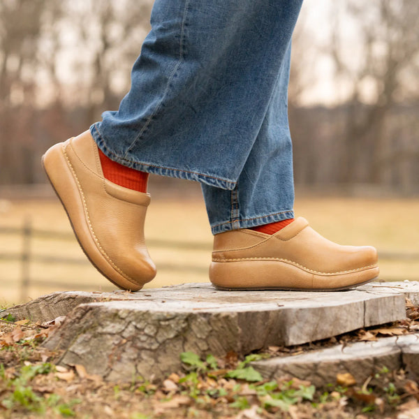 Women's Dansko | Platform Pro Distressed | Honey