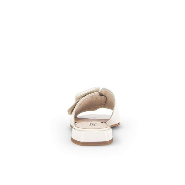 Women's Gabor Shoes  | Knautschlack Sandal | Latte