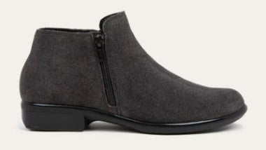 Women's Naot | Helm Boot | Black Sude